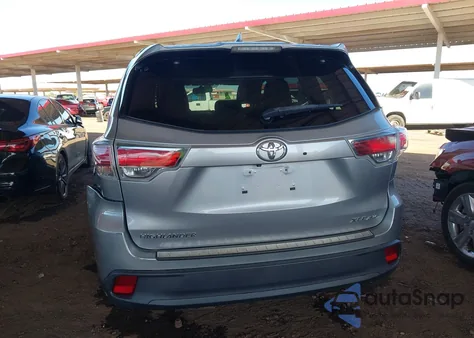 2015 Toyota Highlander Xle V6 z USA, uszkodzony, nr VIN 5TDJKRFH7FS096831